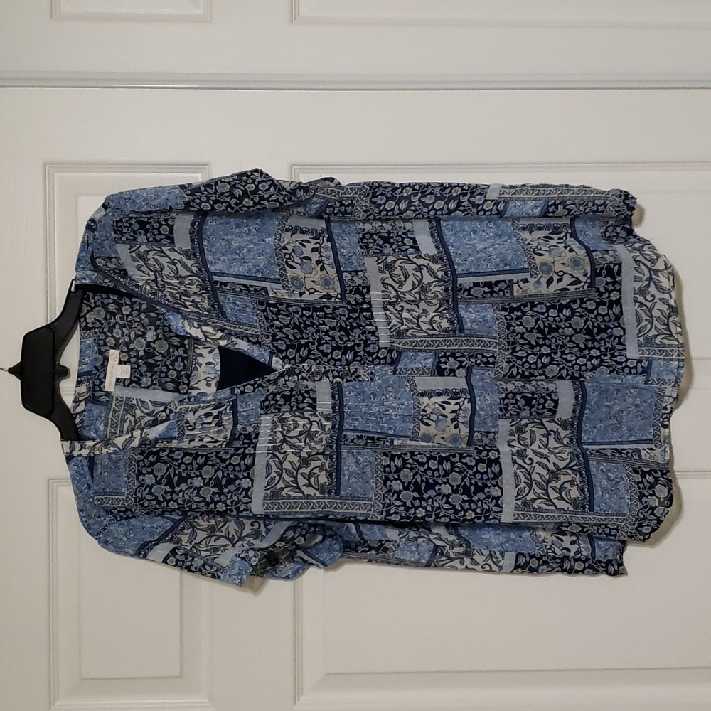 Dress Barn Westport blue flowered blouse with blue cami underneath 2X